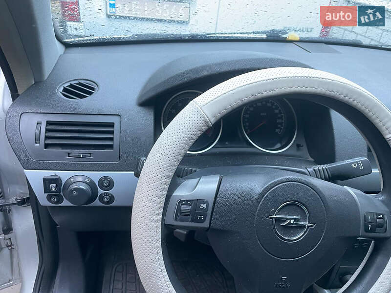 Универсал Opel Astra 2004 в Мерефа