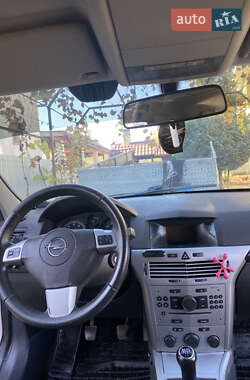 Седан Opel Astra 2014 в 