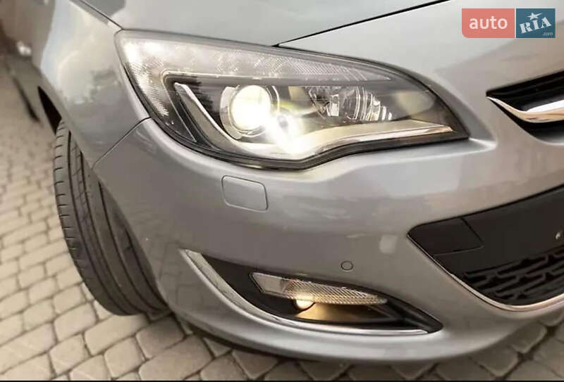 Універсал Opel Astra 2012 в Виноградові