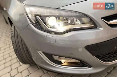Универсал Opel Astra 2012 в 