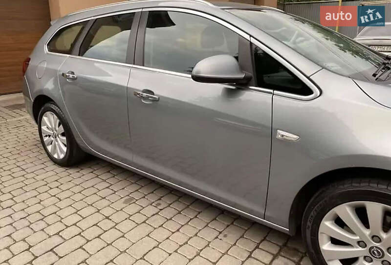 Універсал Opel Astra 2012 в Виноградові
