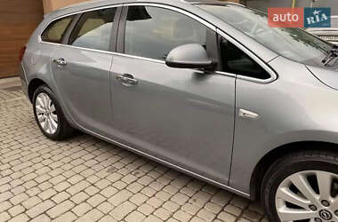 Универсал Opel Astra 2012 в 