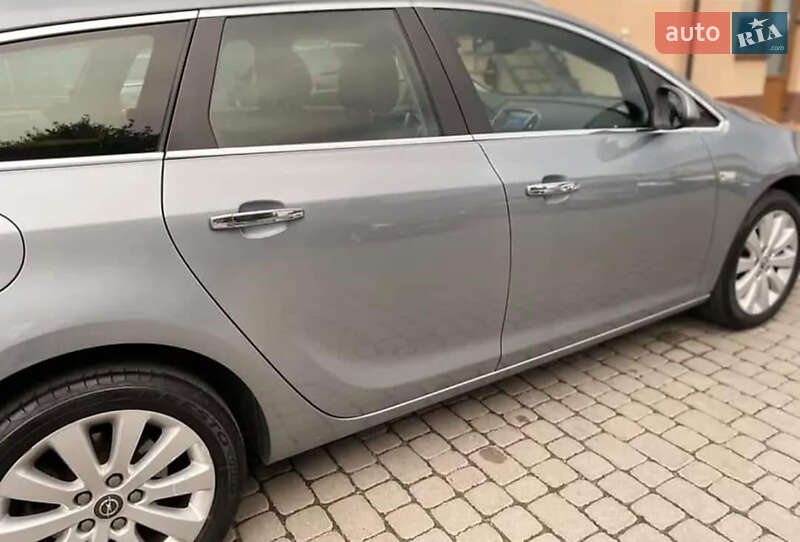 Універсал Opel Astra 2012 в Виноградові