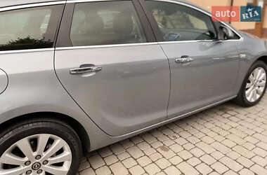 Универсал Opel Astra 2012 в 