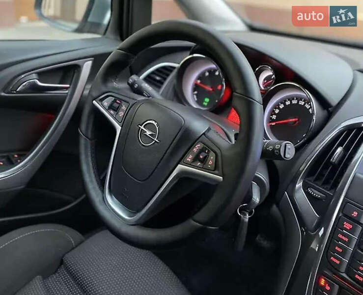 Універсал Opel Astra 2012 в Виноградові