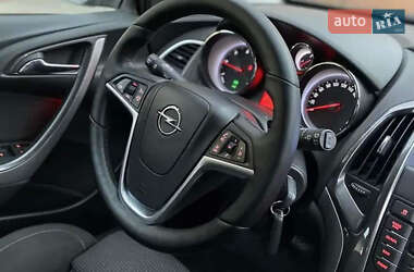 Универсал Opel Astra 2012 в 