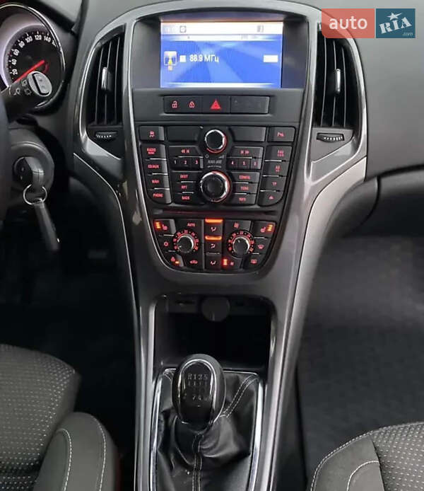 Універсал Opel Astra 2012 в Виноградові