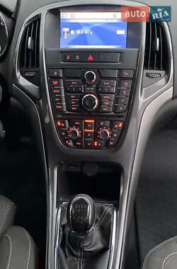 Универсал Opel Astra 2012 в 