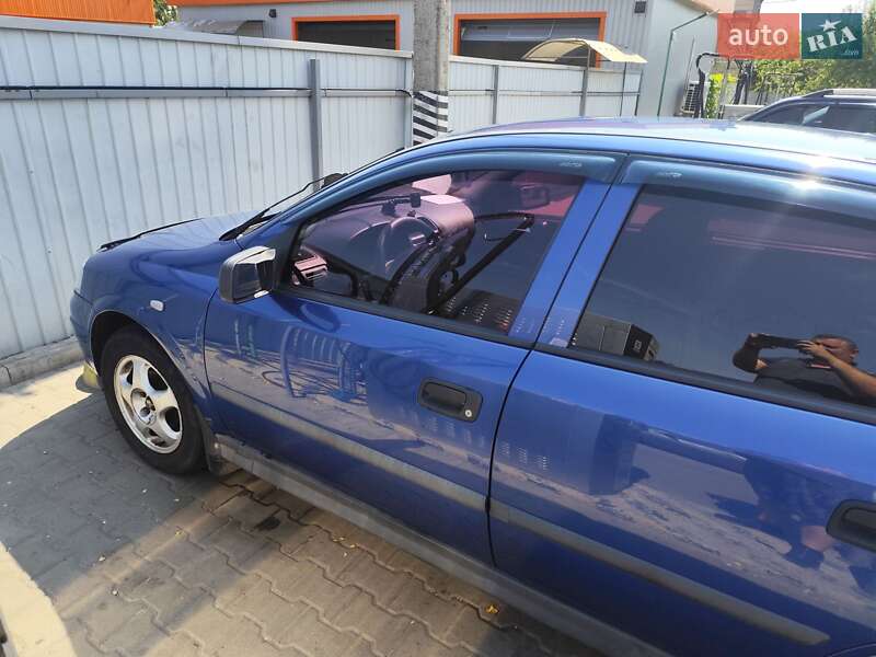 Седан Opel Astra 2006 в Киеве