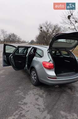 Универсал Opel Astra 2011 в 