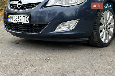 Универсал Opel Astra 2011 в Киеве