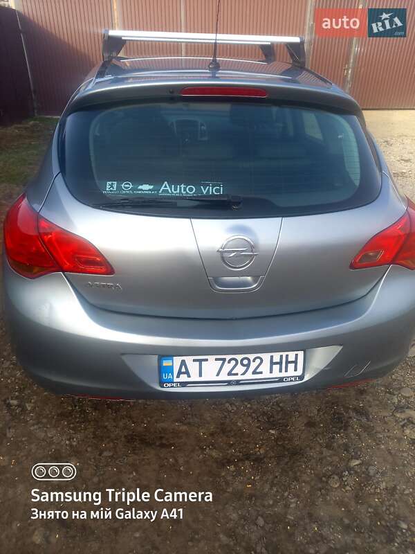 Хэтчбек Opel Astra 2011 в Снятине