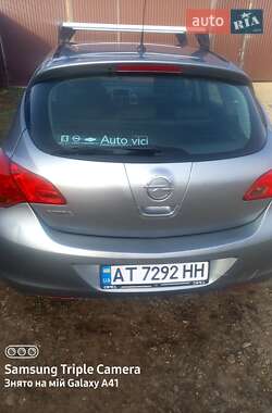 Хетчбек Opel Astra 2011 в Снятині