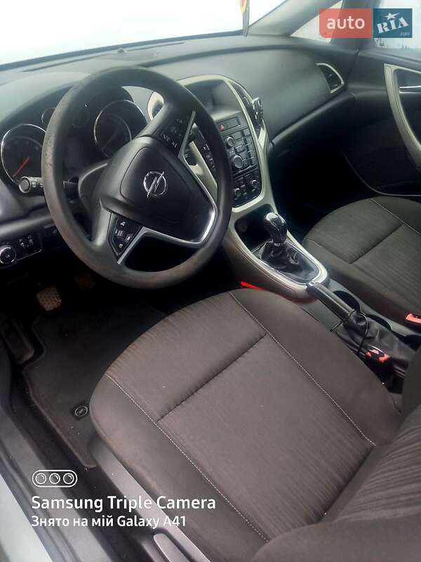 Хэтчбек Opel Astra 2011 в Снятине