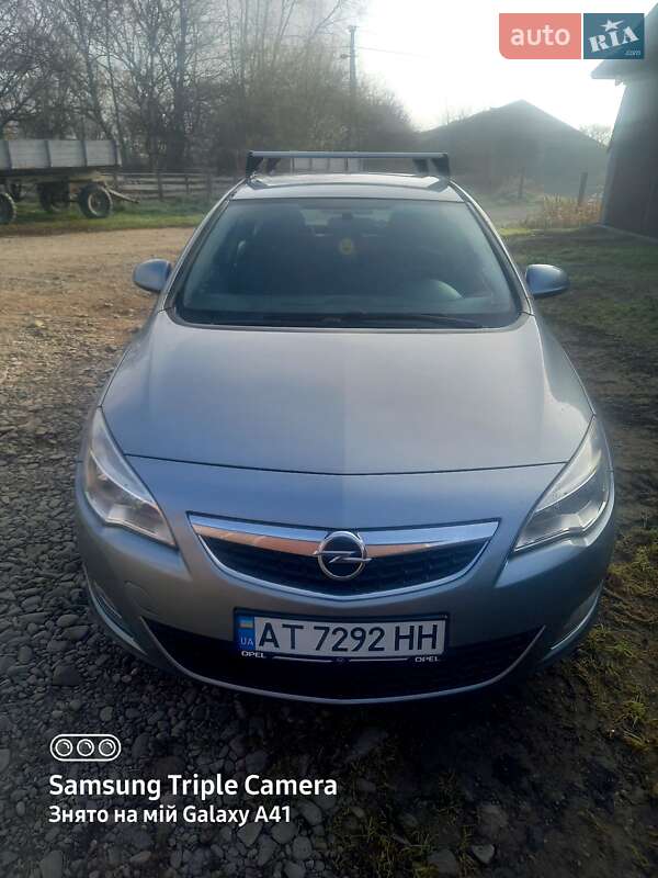 Opel Astra 2011