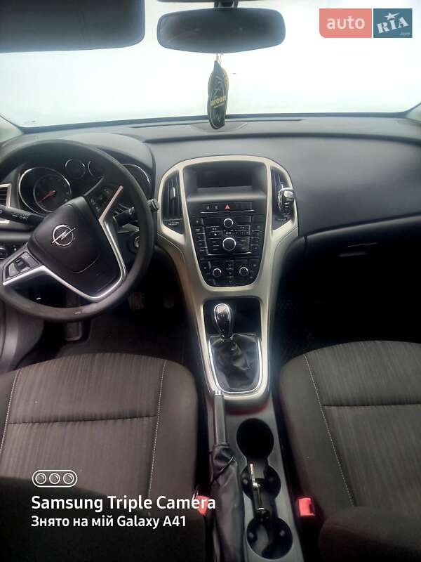 Хэтчбек Opel Astra 2011 в Снятине