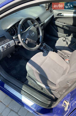 Универсал Opel Astra 2010 в 