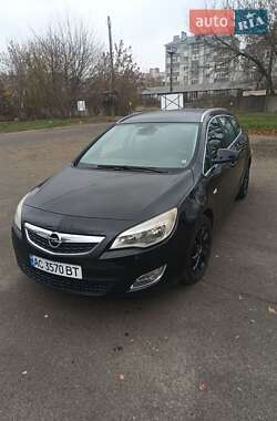 Універсал Opel Astra 2011 в Луцьку