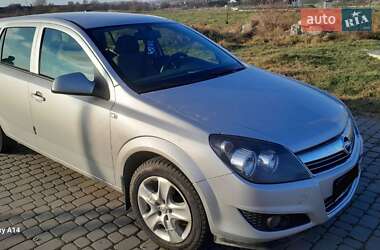 Универсал Opel Astra 2014 в Львове