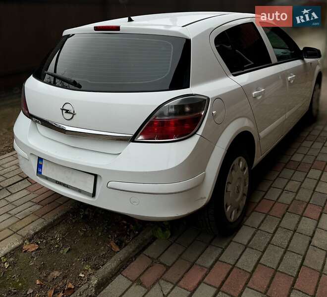 Хэтчбек Opel Astra 2008 в Овруче