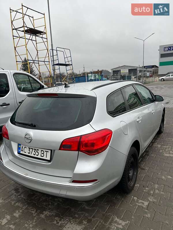 Универсал Opel Astra 2012 в Нововолынске