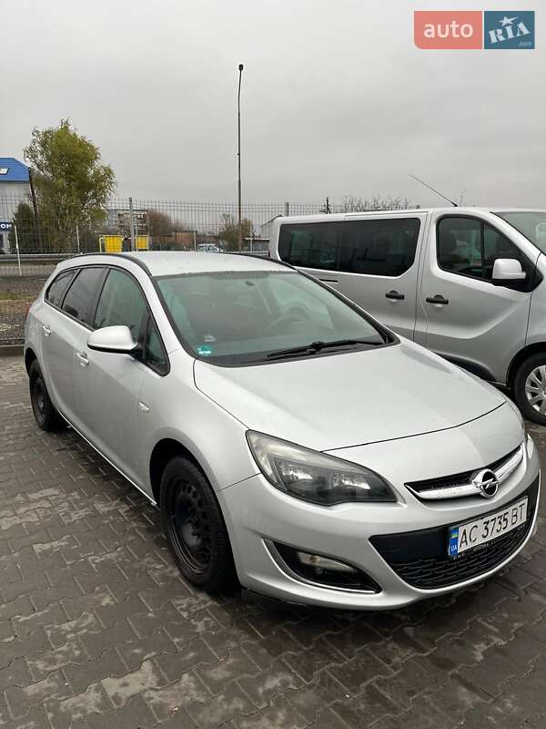 Универсал Opel Astra 2012 в Нововолынске