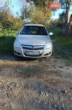 Седан Opel Astra 2010 в Чуднові