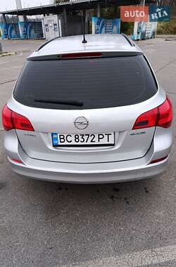 Универсал Opel Astra 2011 в 