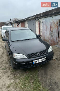 Седан Opel Astra 2006 в Вараші