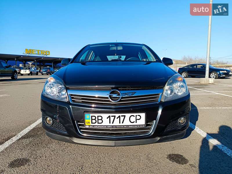 Хэтчбек Opel Astra 2013 в Ивано-Франковске