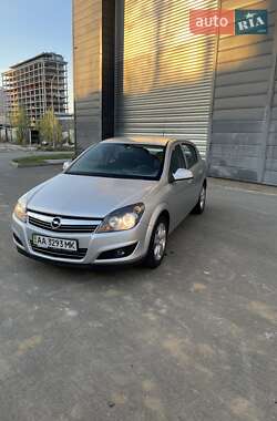 Хэтчбек Opel Astra 2012 в Киеве