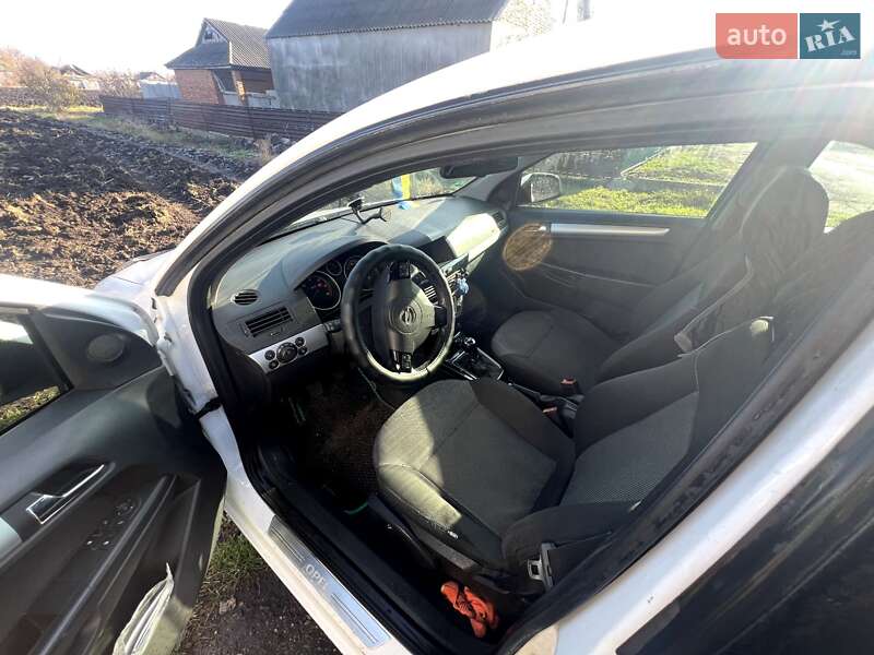 Универсал Opel Astra 2010 в Кривом Озере