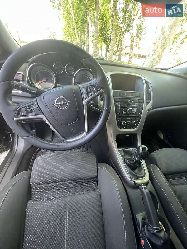 Универсал Opel Astra 2012 в Мукачево