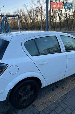 Хетчбек Opel Astra 2012 в Дніпрі