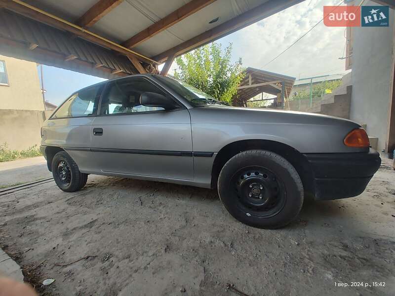 Хэтчбек Opel Astra 1995 в 
