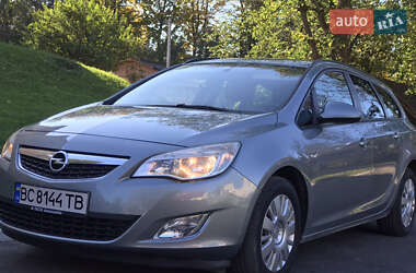 Універсал Opel Astra 2011 в Дрогобичі