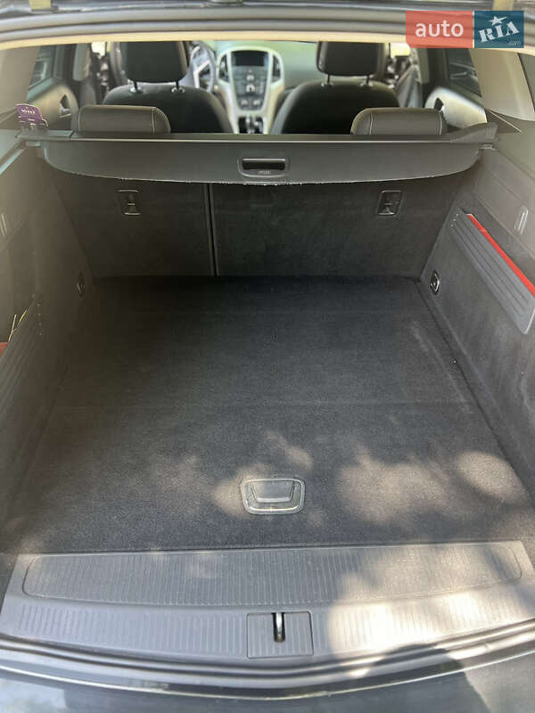 Универсал Opel Astra 2012 в Мукачево