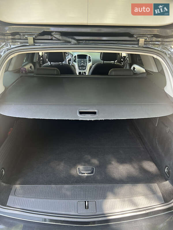Универсал Opel Astra 2012 в Мукачево
