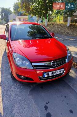 Хэтчбек Opel Astra 2012 в Первомайске