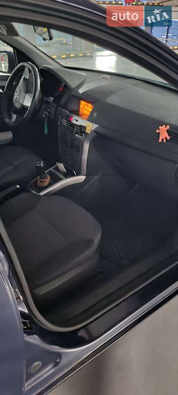 Универсал Opel Astra 2011 в Виннице