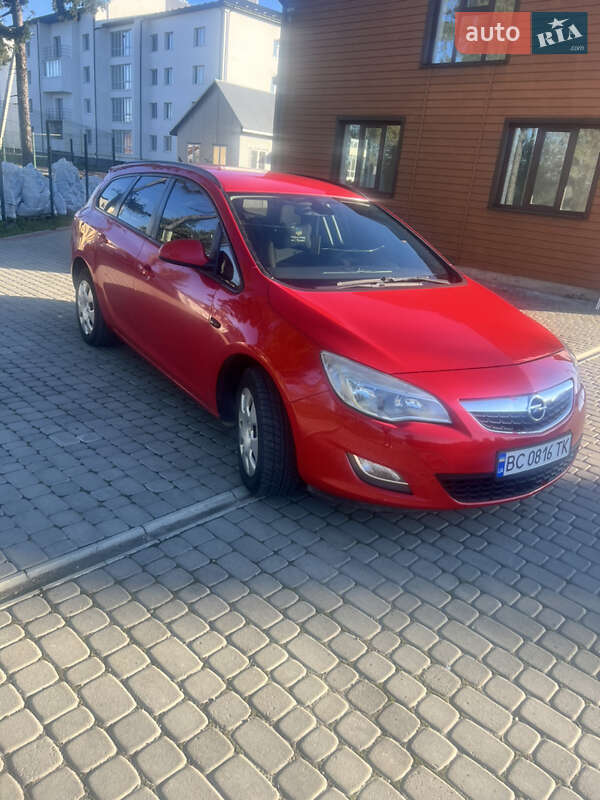 Универсал Opel Astra 2011 в Самборе