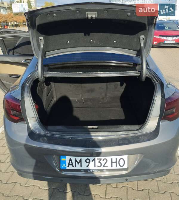 Седан Opel Astra 2015 в Житомире