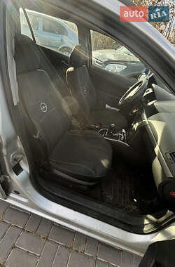 Хэтчбек Opel Astra 2004 в 