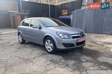 Хетчбек Opel Astra 2006 в Охтирці