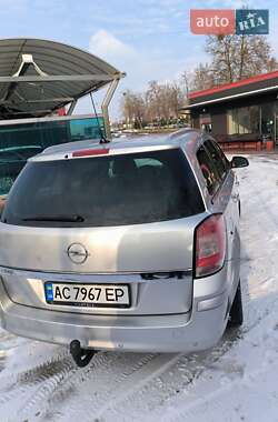 Універсал Opel Astra 2010 в Рівному