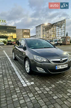 Универсал Opel Astra 2012 в Львове