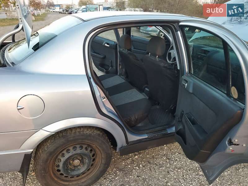 Седан Opel Astra 2002 в Киеве