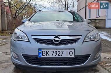 Универсал Opel Astra 2011 в Ровно