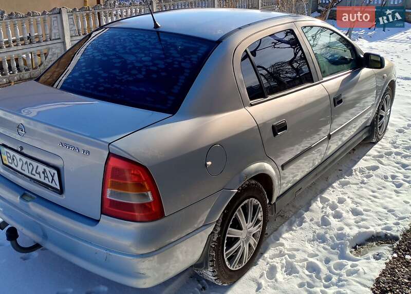 Седан Opel Astra 2004 в Збараже