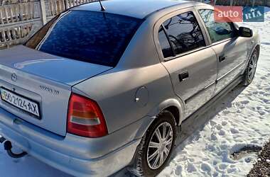 Седан Opel Astra 2004 в Збараже